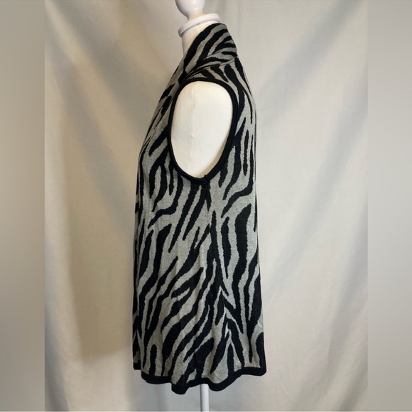 Art And Soul Black and White Zebra Pattern Vest - Picture 2 of 6